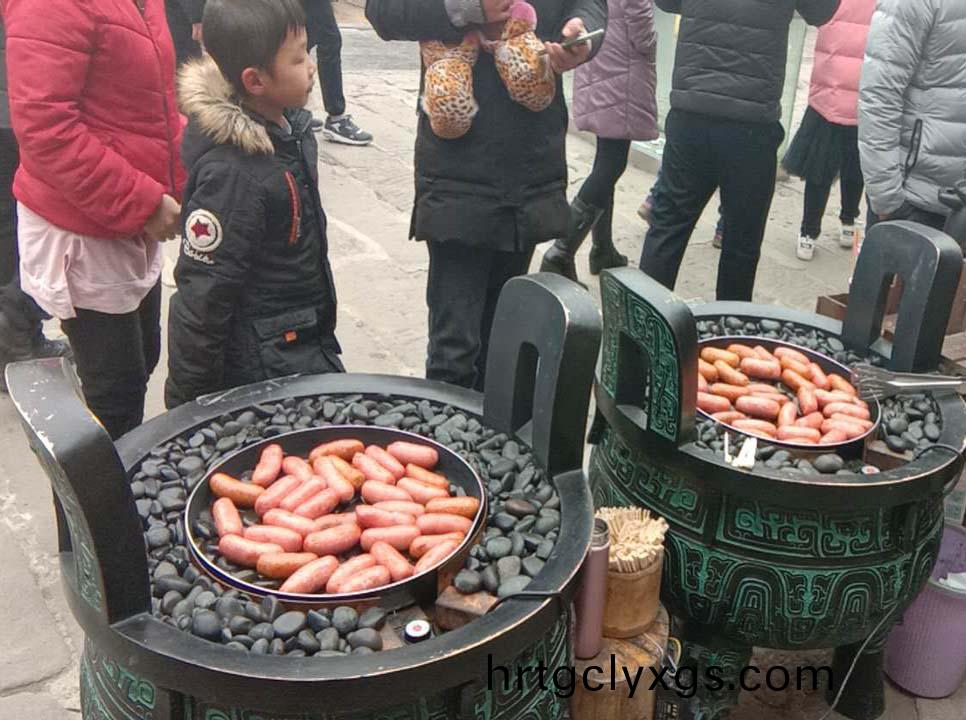 漢伯尅石鍋(guo)烤腸貴陽廟會倍受歡迎